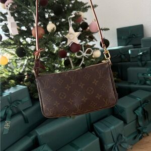 Authentic Louis Vuitton Pochette